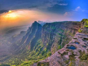 Konkan Kada Extreme -1800ft Rappelling